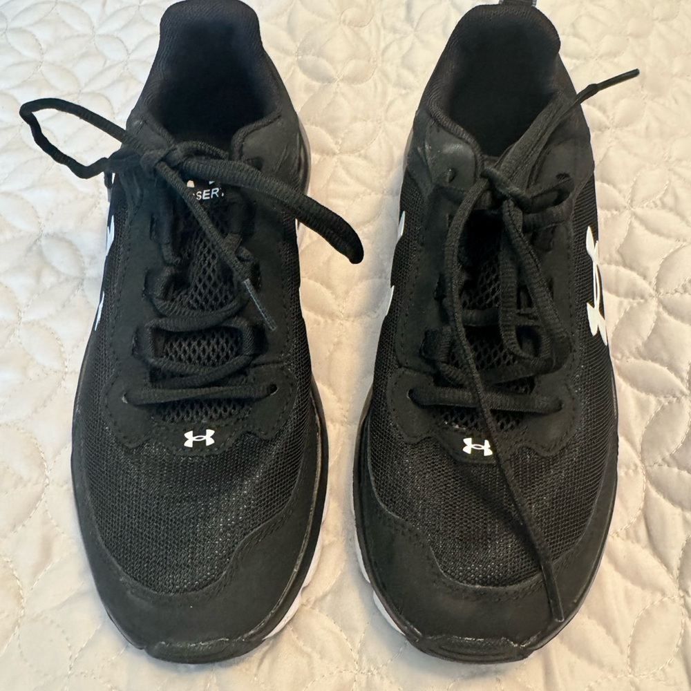 Like New Under Armor Youth Shoes